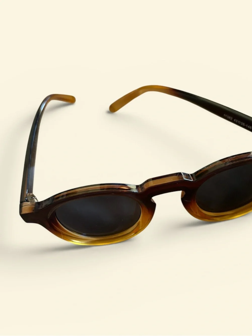 Retro gradient frame dark gray lens sunglasses